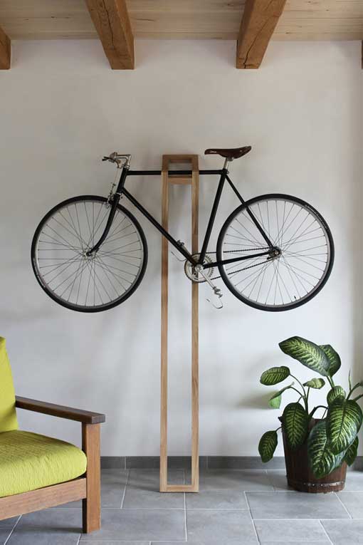 como colgar una bicicleta en la pared una guia practica