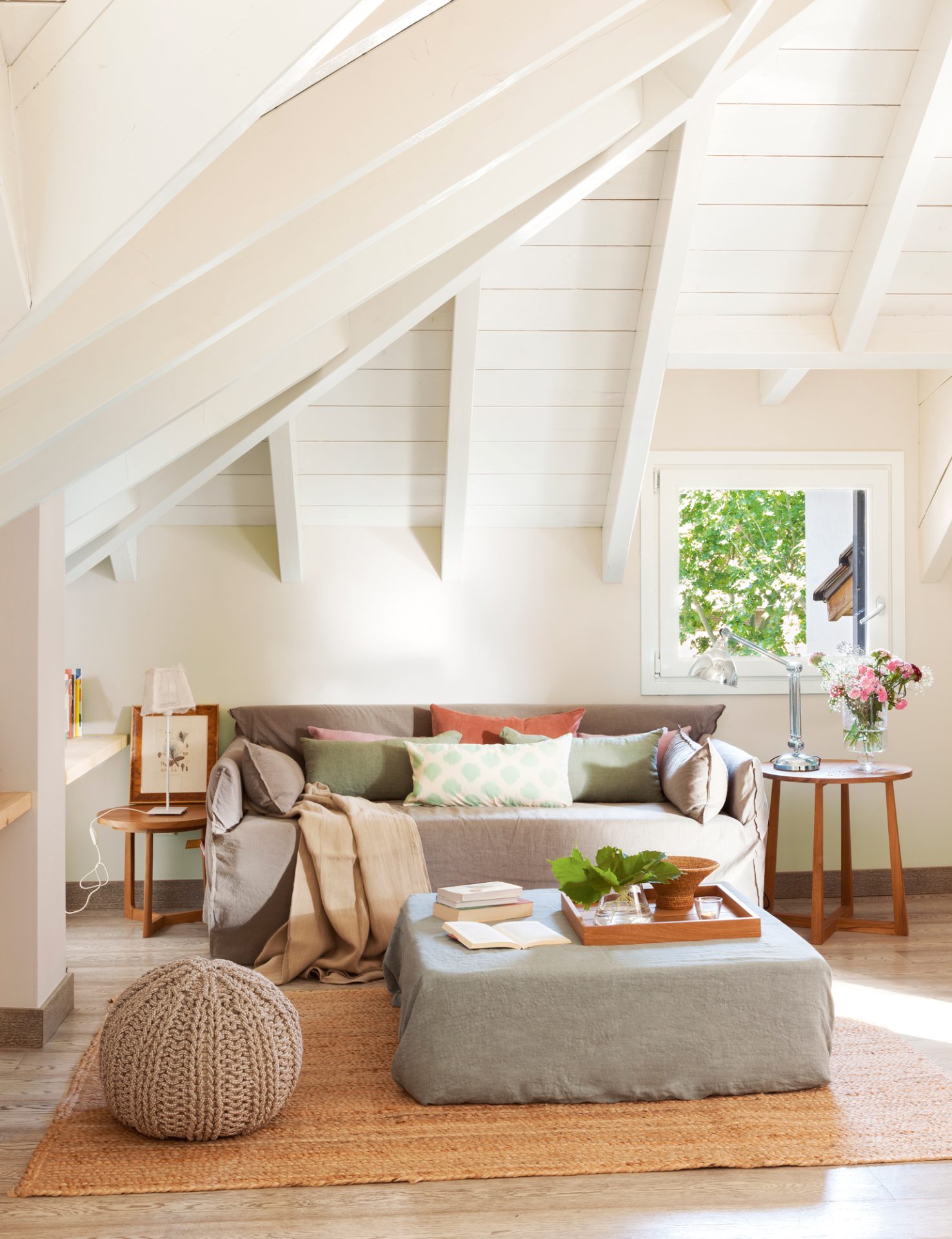 como decorar una buhardilla ideas y consejos scaled