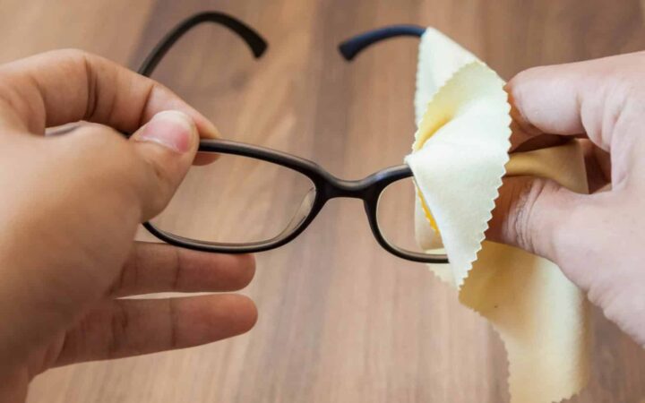 como limpiar tus gafas trucos faciles y eficaces