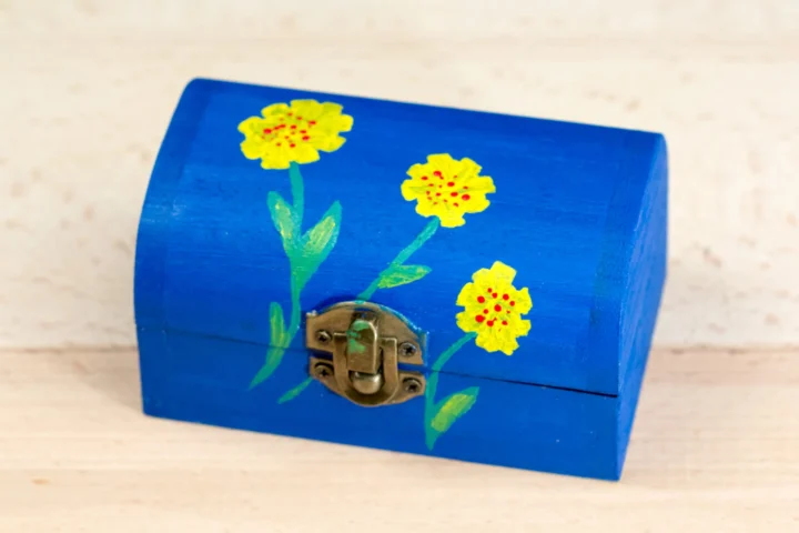 como pintar y decorar una caja de madera