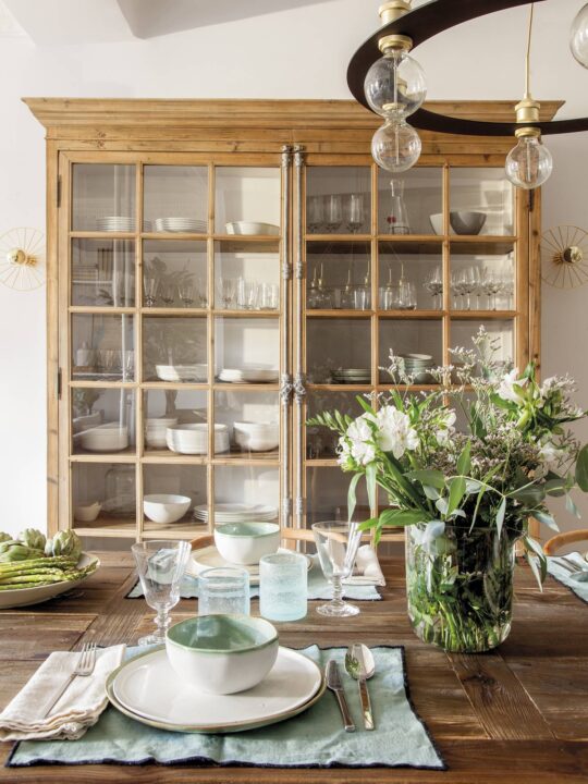consejos para decorar vitrinas de comedor